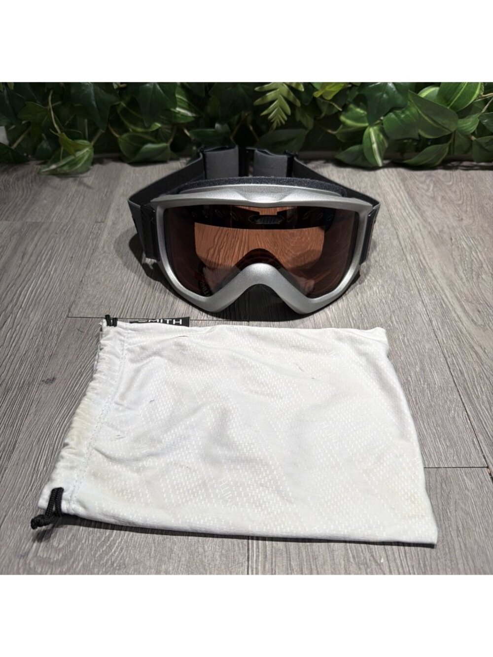 Smith Optics Ski Goggles Silver Frame Amber Lens Snowboard With Cloth Bag